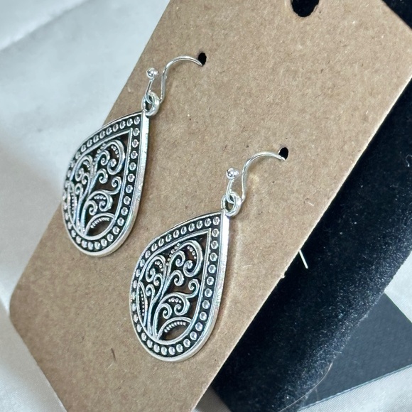 2/$20 Silver tone water droplet filigree floral hook earrings NWOT - Picture 8 of 11